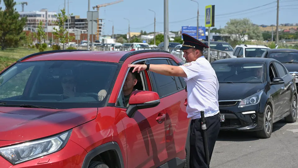 Власти региона направили полицейские патрули на самые загруженные автозаправки после инцидента со стрельбой; аналогичные меры уже приняты в ряде других регионов страны.