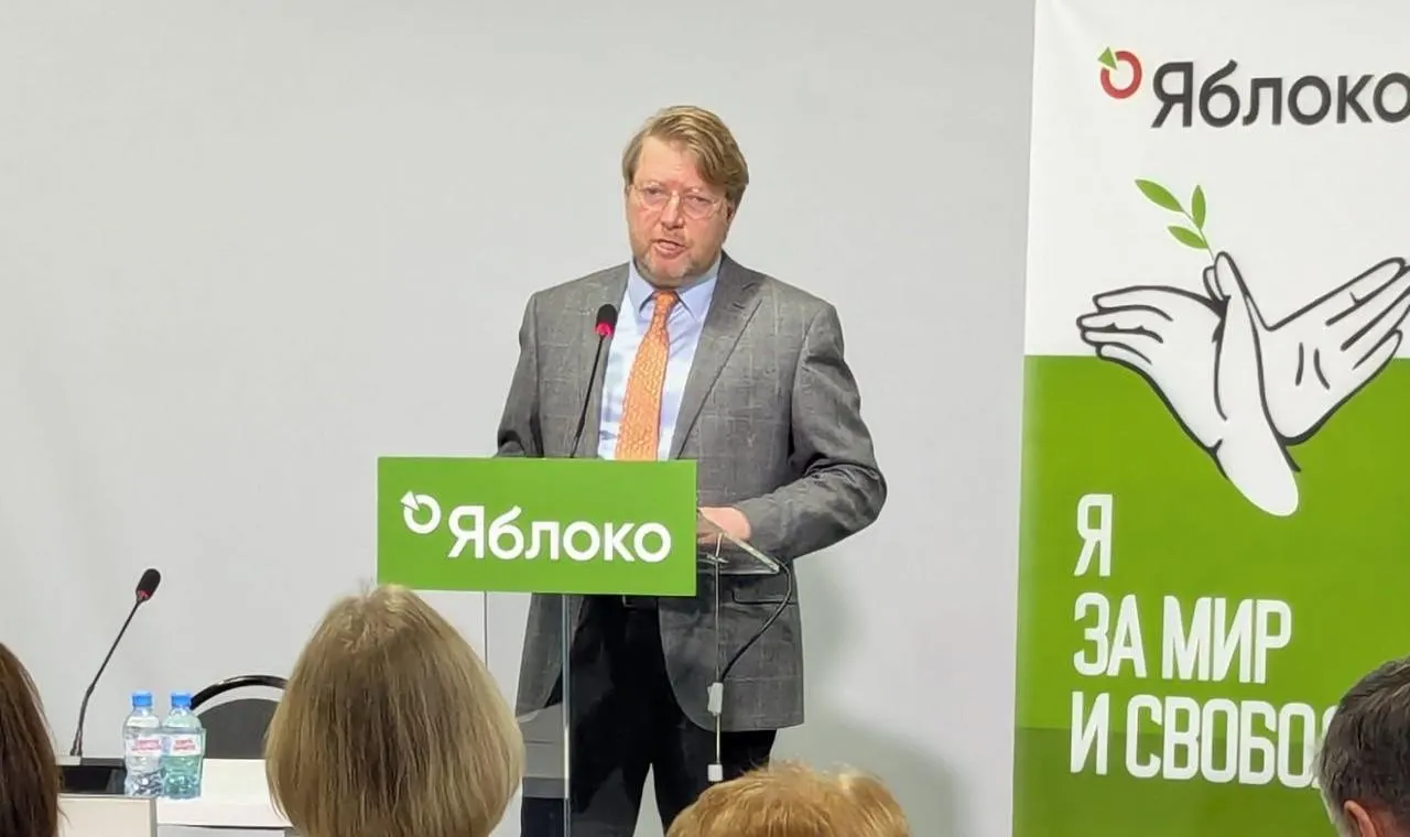 Суд оставил в силе решение о штрафе за публикацию поста с фотографией погибшего оппозиционера; партия намерена обжаловать вердикт в Конституционном суде.