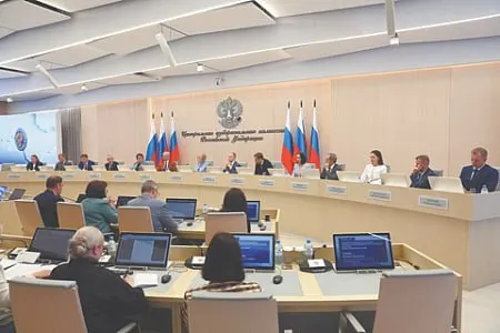 В проекте постановления Центральной избирательной комиссии, которое планируется принять 20 июля, предусмотрено исключение ряда кандидатов из списка «Яблока». Если из списка выбывает четверть кандидатов, партия может быть снята с выборов.