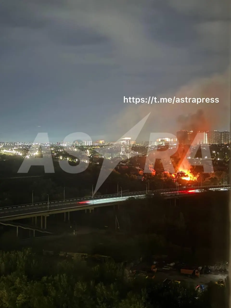 За ночь — атаки беспилотников в Белгороде и Ростове-на-Дону с погибшими и ранеными, удары по украинским городам, рейды в петербургских ТЦ, а также новые законы о мигрантах и регулировании искусственного интеллекта.