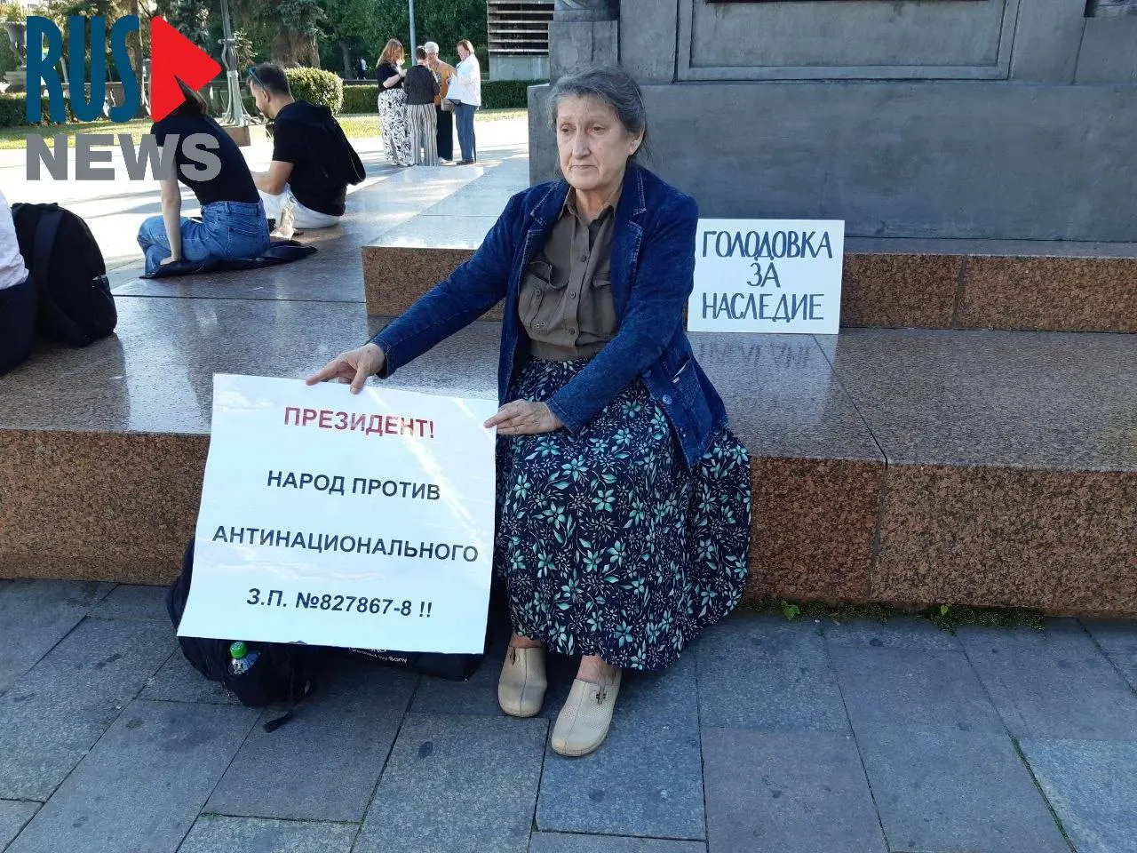 Наталья Шамина устроила голодовку у памятника Кириллу и Мефодию в знак протеста против законопроекта, который передаёт регионам право исключать объекты культурного наследия. Через час после начала акции её задержала полиция; ранее аналогичную акцию объявила ещё одна активистка из Новосибирска.