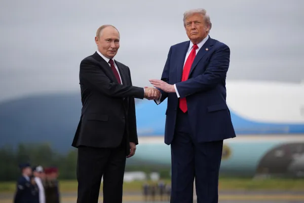 По данным источников, президент США планирует обсудить с лидерами Украины и России возможное прекращение войны. Саммит в Анкаре пройдет 7–8 июля, после встречи с Зеленским ожидается разговор с Путиным.