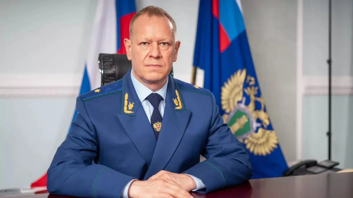 Президент направил в Совет Федерации кандидатуру начальника управления Генпрокуратуры по СФО Николая Рябова на пост прокурора Алтайского края. Консультации сенаторов по этому и ряду других назначений запланированы на 16 июля. Рябову 58 лет, у него большой опыт работы в региональных прокуратурах.