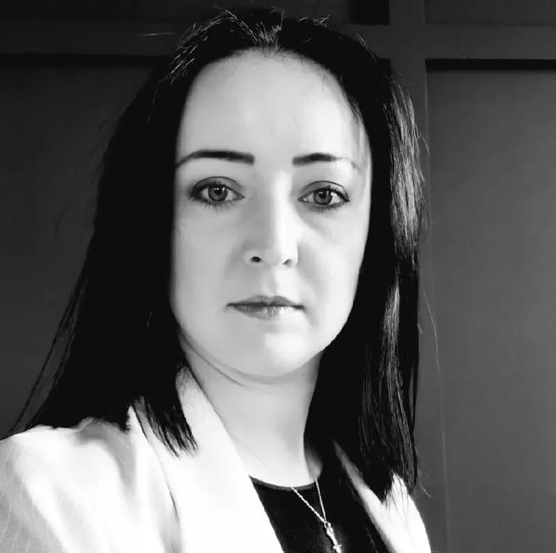 Конституционный суд признал, что совершеннолетние дети могут обращаться в суд с требованием лишить родителей родительских прав, если те применяли к ним насилие в детстве. Формальный подход судов ранее препятствовал защите прав потерпевших.