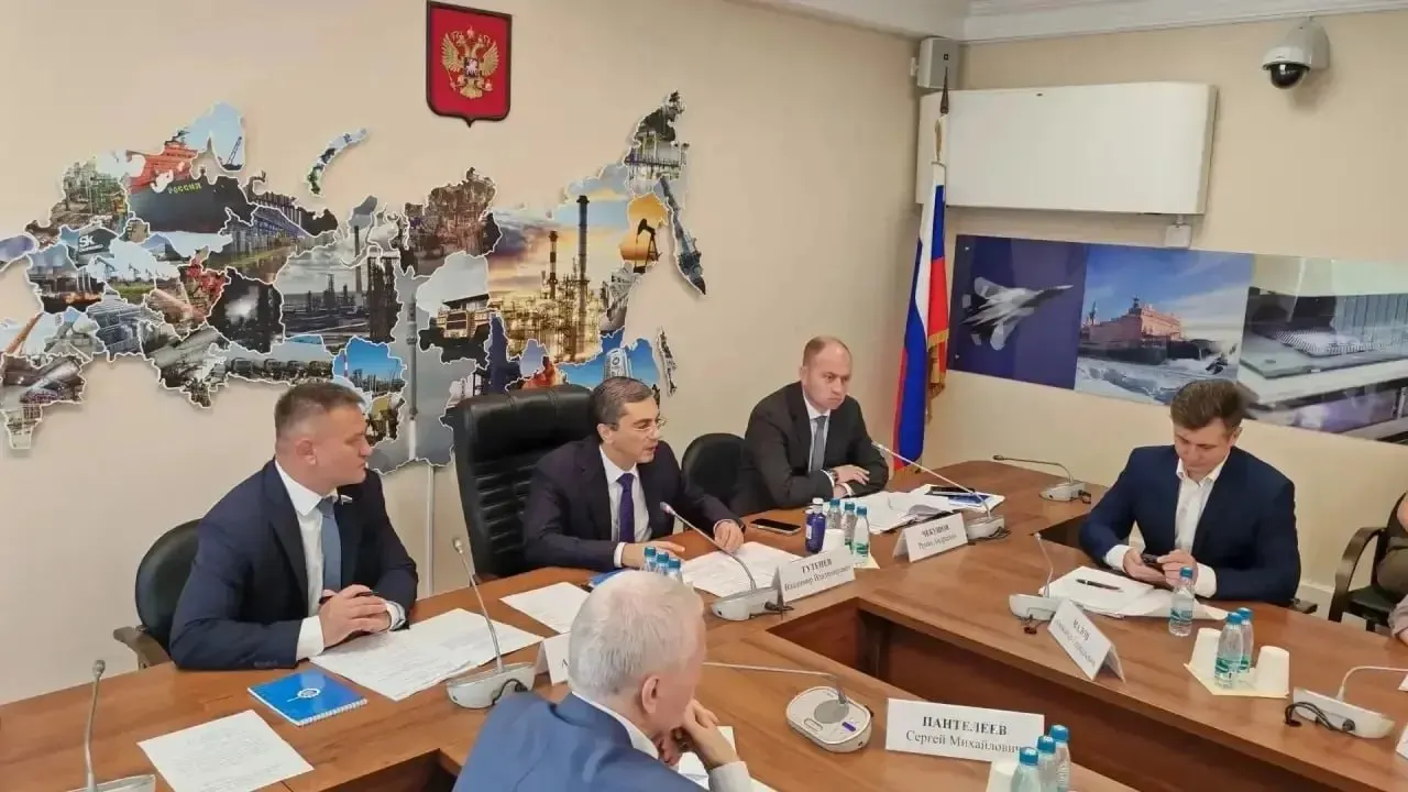 Депутат Александр Дроздов подготовил законопроект, который даст Минпромторгу и Минсельхозу доступ к данным ФНС для прослеживания формирования цен на каждом этапе и быстрой реакции при резком подорожании продуктов.
