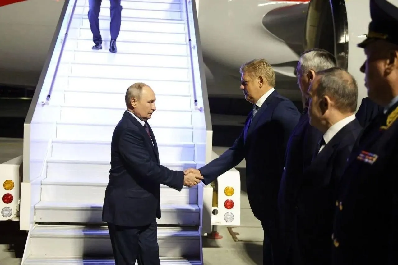 Президент посетил Новосибирск для участия в церемонии открытия Сибирского кольцевого источника фотонов (СКИФ).