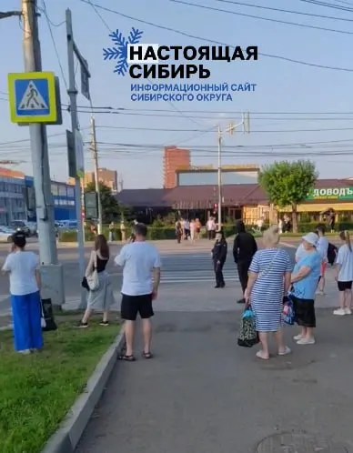Президент прибыл в Красноярск, где введены ограничения на движение, перекрыт аэропорт и трассы, а на заправках действуют лимиты на продажу топлива.