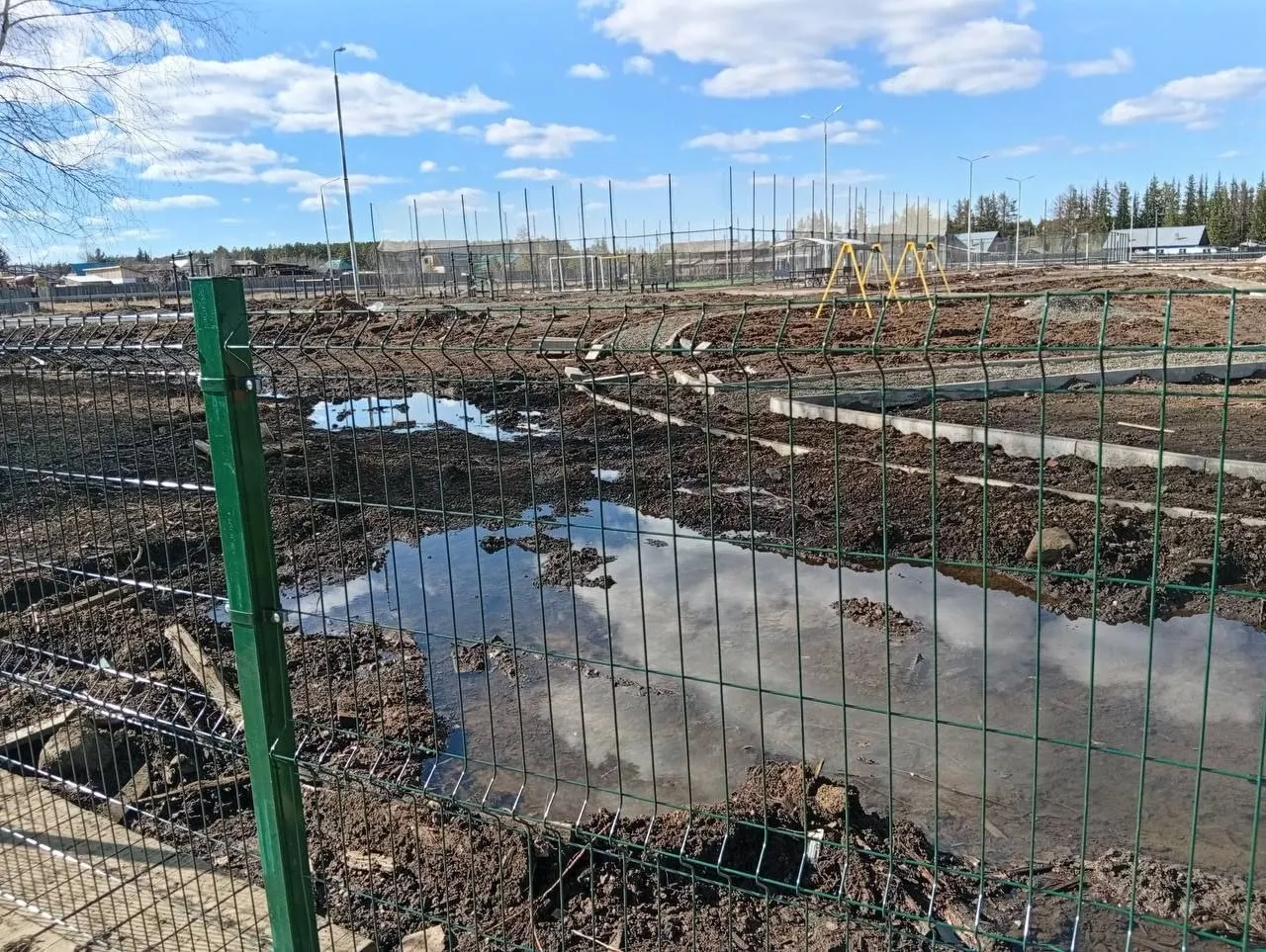 Прокуратура выявила невыполненные работы на сумму около 16 млн рублей, оформление субподряда на захоронение отходов и предполагаемое мошенничество в рамках госзаказа на 99 млн рублей.