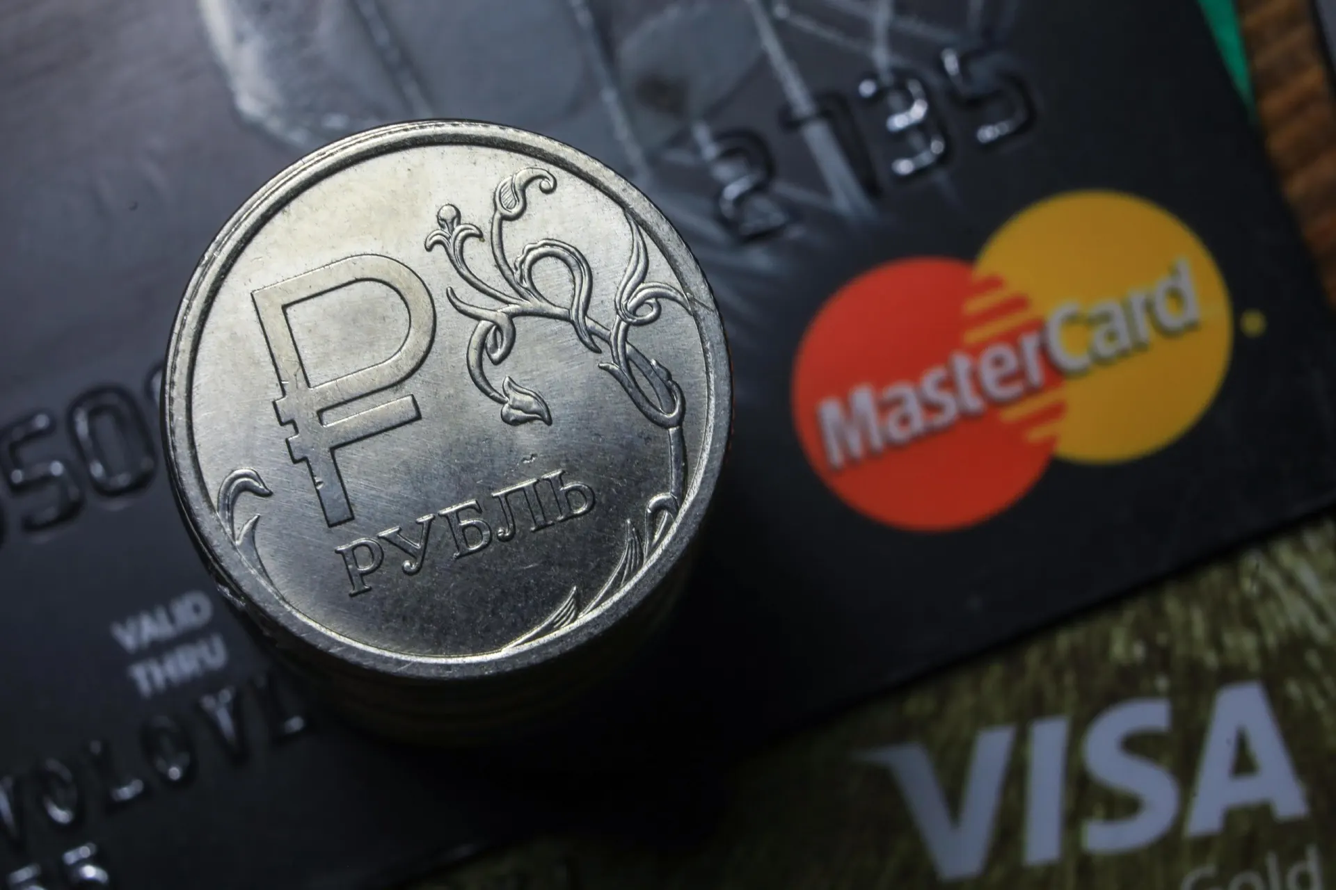 Пользователи сталкиваются с перебоями при оплате картами Visa и Mastercard и при оплате через систему быстрых платежей (СБП).