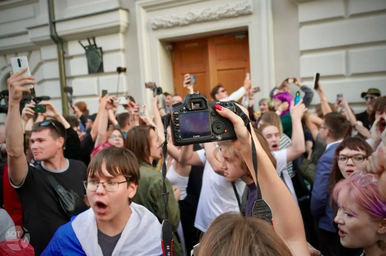 Заседание по апелляционной жалобе на отмену регистрации федерального списка Яблока состоится 17 августа; решение пока не вступило в силу, поданы апелляции обеих сторон.