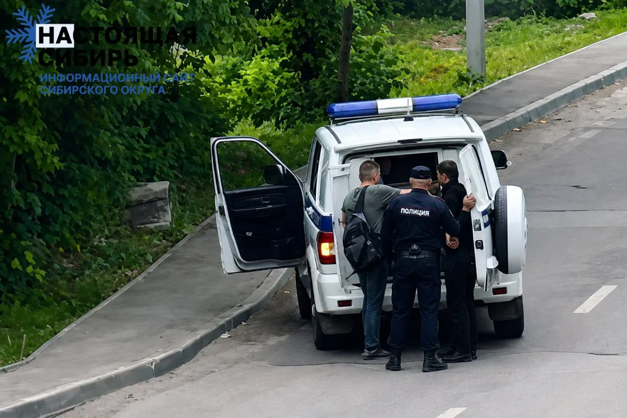 За первые полгода 2026 года число контрактников упало, при этом госструктуры и бизнес активно ищут сотрудников по воинскому учёту — специалисты объясняют всплеск подготовкой к новой волне призыва и усилением контроля.