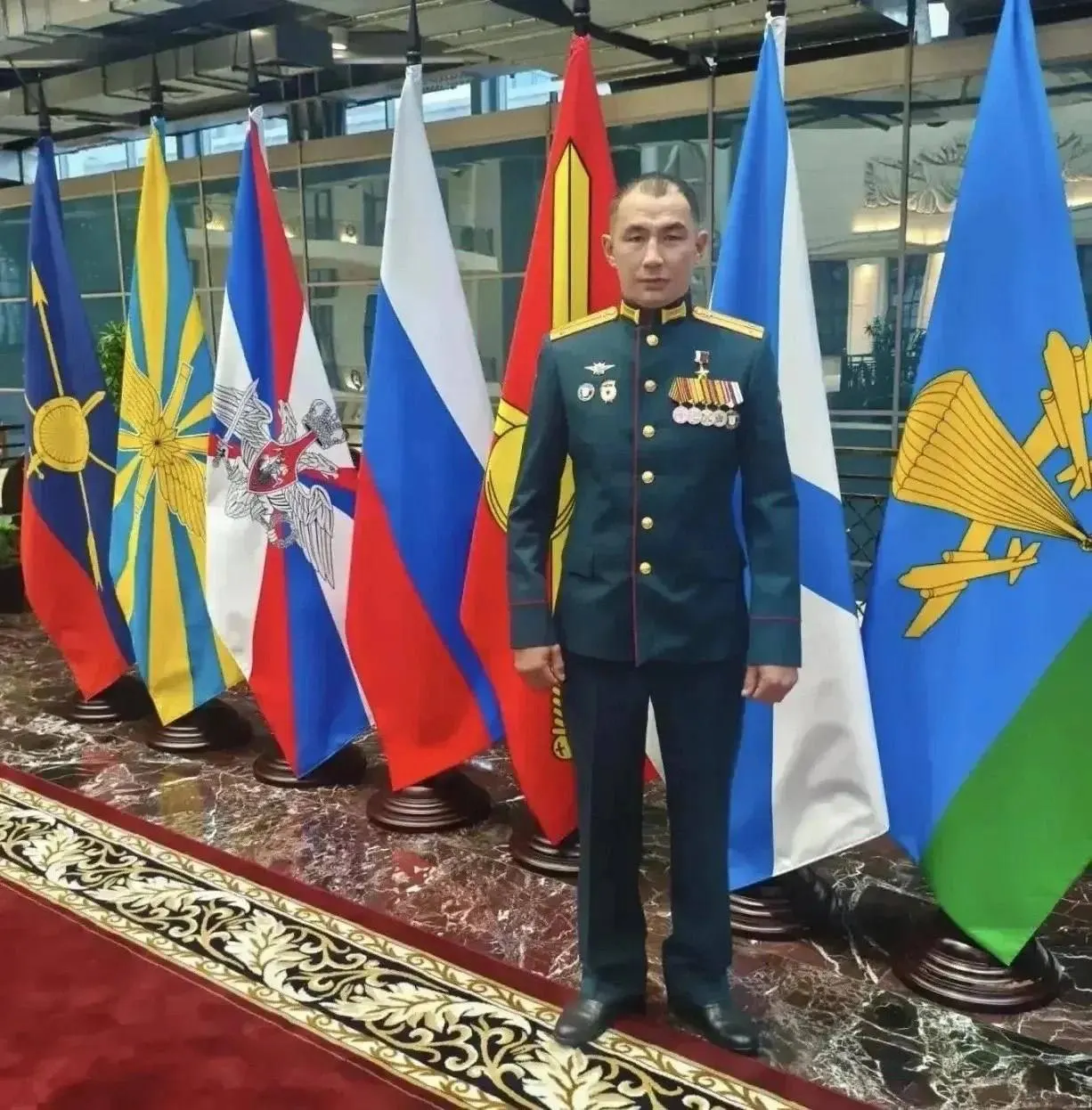Военный из Забайкальского края получил высшую государственную награду за подвиг во время службы.
