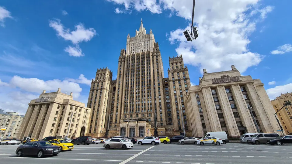 Москва заявила, что любые переговоры о заморозке конфликта без устранения первопричин и дипломатии невозможны; озвучены позиции Галузина и Лаврова.