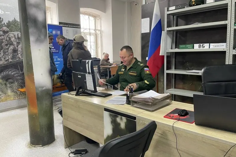 Официальные лица опровергли слухи о мобилизации и сообщили, что за первые шесть месяцев 2026 года заключено около 200 тысяч контрактов с Минобороны.