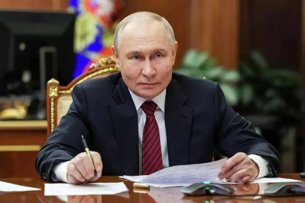 Поступления от бизнеса в бюджет РФ за семь месяцев 2026 года превысили прошлогодние показатели; обсуждались варианты финансирования войны и реформы бизнес-институтов.