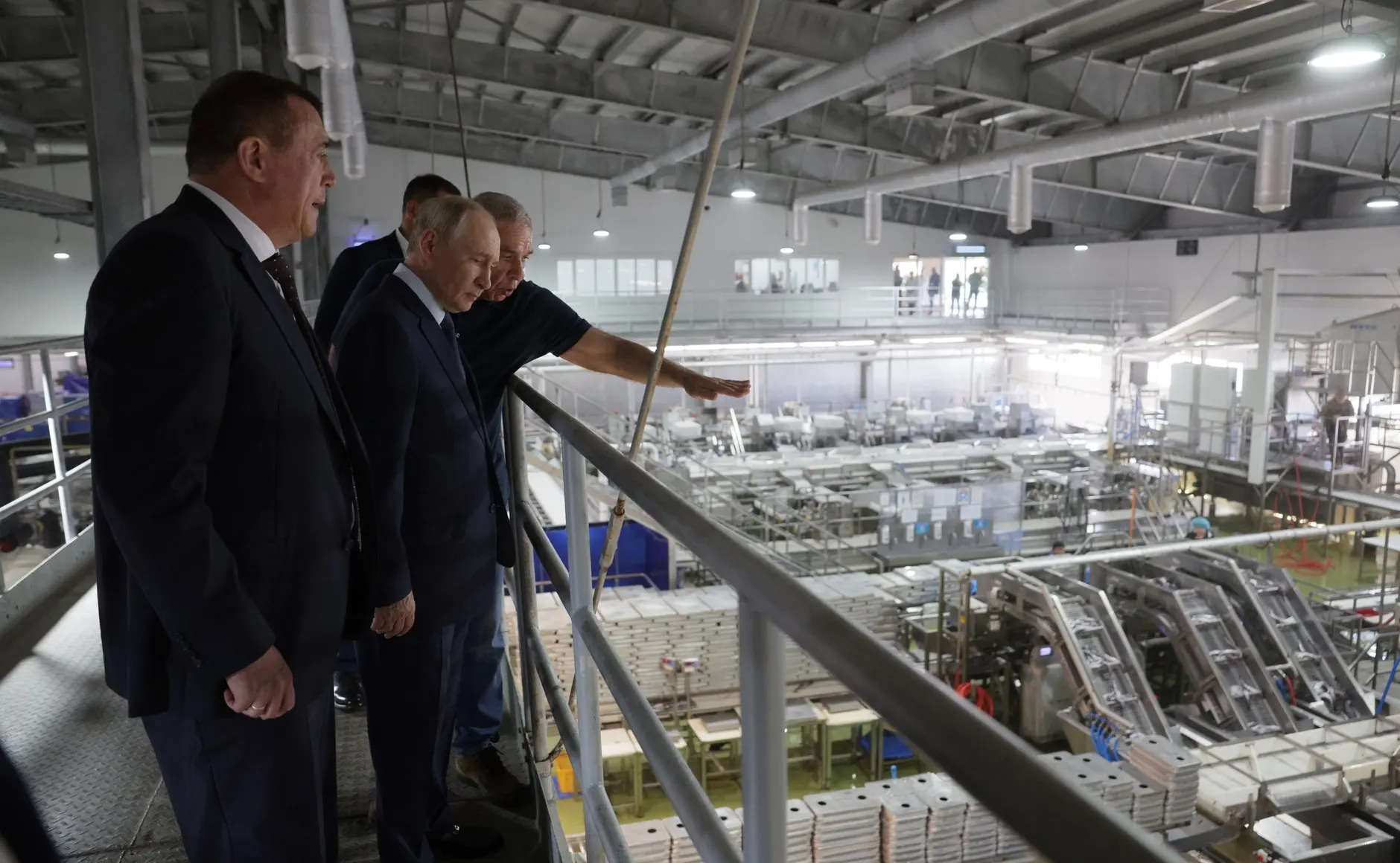 Путин посетил Итуруп и Курильские острова, что вызвало новый виток дипломатического противостояния между Россией и Японией.