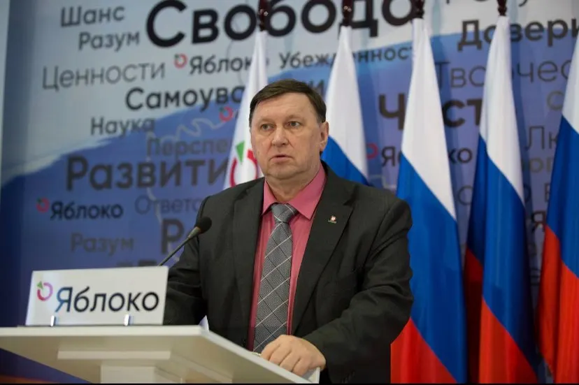 В последний день, когда суд может снять кандидатов с выборов, в Москве и Екатеринбурге прошли разбирательства и аресты активистов партии «Яблоко».