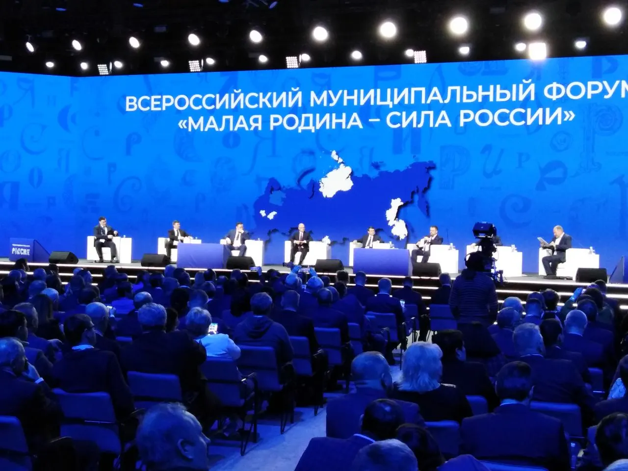 Указ закрепляет ежегодное проведение форума и церемонии вручения премии, направленных на поддержку муниципальных структур и жизнедеятельности населения.