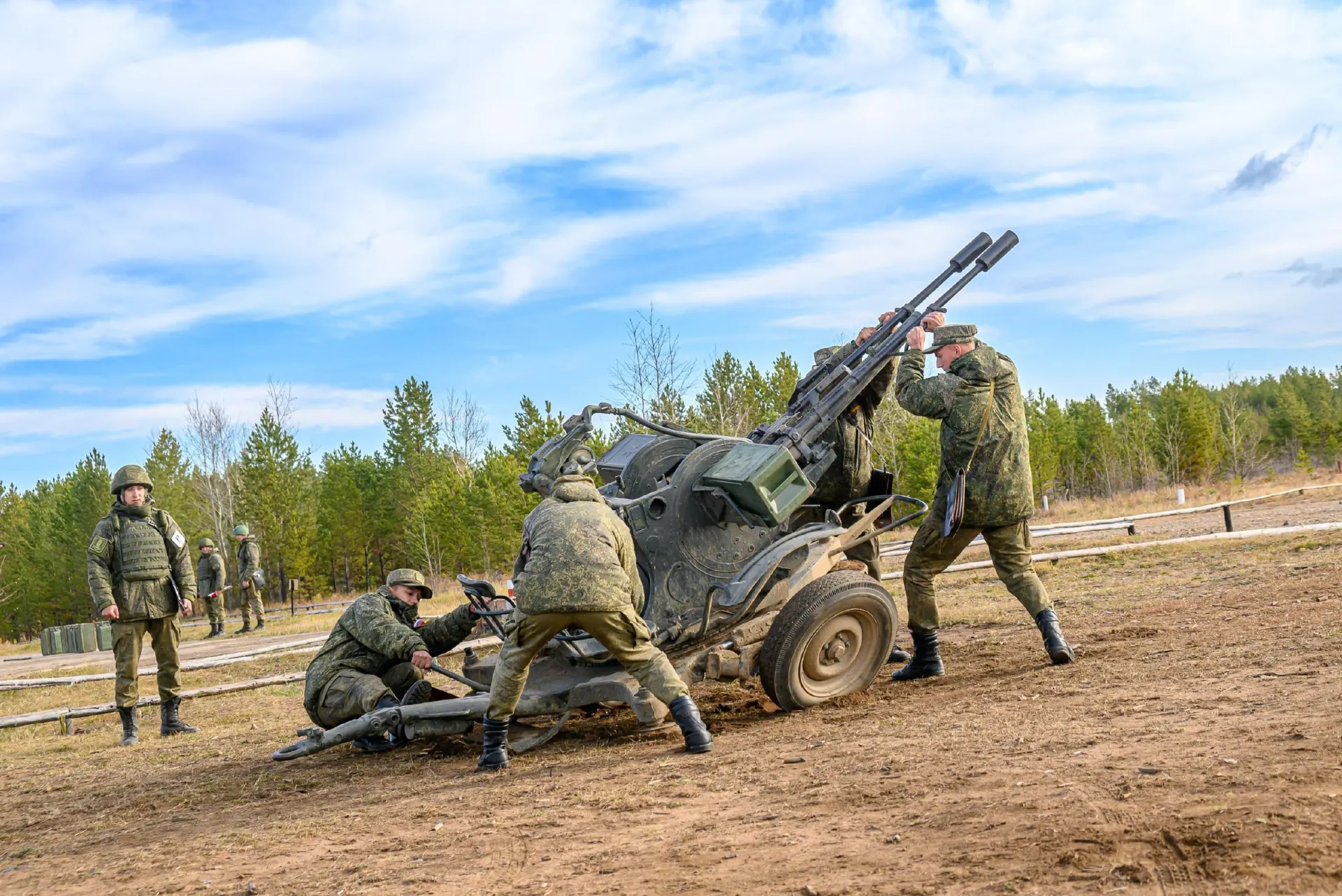 Указ предусматривает рост численности вооружённых сил на 15,5 тысяч военнослужащих.
