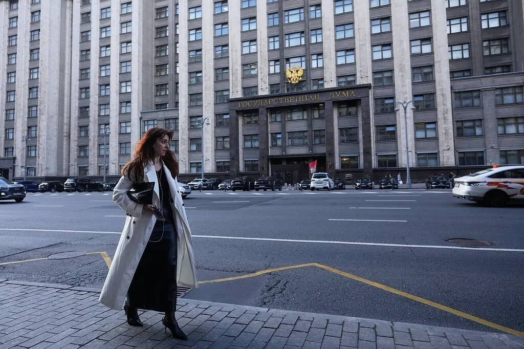 По предварительным данным первых протоколов Единая Россия теряет абсолютное большинство по спискам в 14 из 39 субъектов РФ; наиболее заметные результаты в Карелии, Орловской и Кировской областях, а также в ряде регионов Сибири.