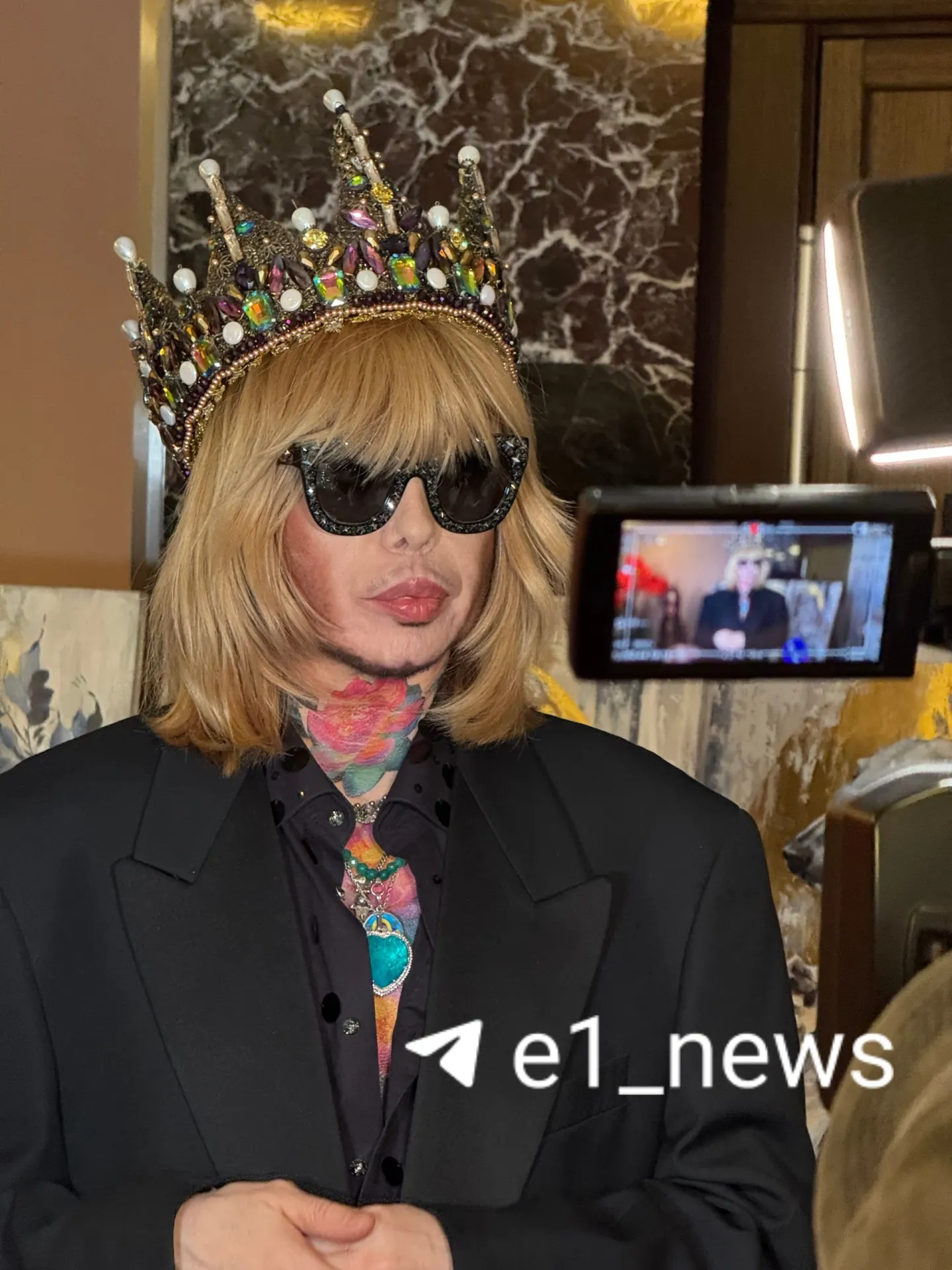 На фестивале отечественной моды в Культурном центре Урал собрались дизайнеры со всей страны; участие превысило 350 человек. Гвоздем вечера стал Сергей Зверев, он вручал дипломы участникам дефиле. Правило фестиваля — только российские производители.