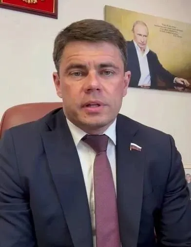 Российская инициатива по развитию суверенного интернета обсуждается через национальный мессенджер МАХ; подчеркивается интерес к опыту и позициям властей.
