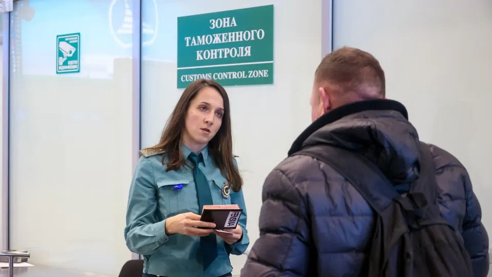 Новый документ ограничивает вывоз физического золота и наличных рублей за границу и усиливает контроль за источниками средств.