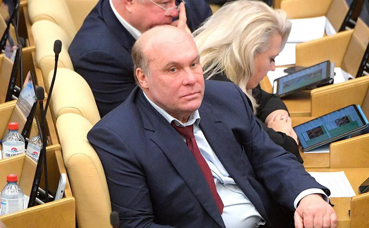 Депутат Андрей Колесник заявил, что сообщения о возможной мобилизации — слухи, распространяемые иностранными спецслужбами в целях запугивания граждан.