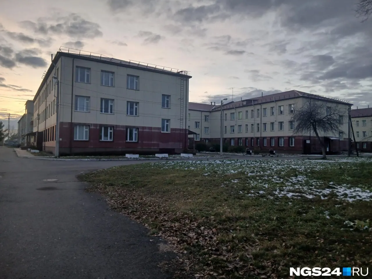 Объединение районной и межрайонной больницы без сокращения отделений; оформление документов будет происходить на местах.