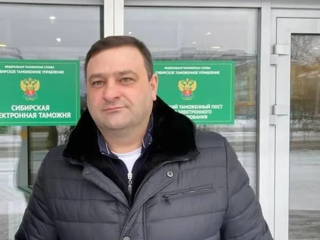 Директор городского парка Эдуард Веккессер задержан по подозрению во взятке; официальных комментариев пока нет.