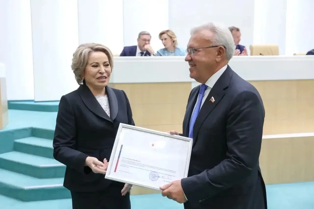 На место Усса придёт Сергей Пономаренко, ранее занимавший пост первого замгубернатора Красноярского края; событие обсуждается как важный шаг в региональной политике.