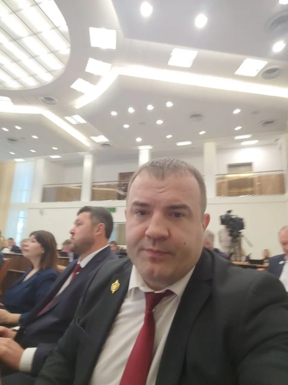Краевой парламент обсудил вопросы оптимизации здравоохранения, возможного объединения медучреждений и другие проблемы региона; депутаты и чиновники спорили о последствиях реформ.
