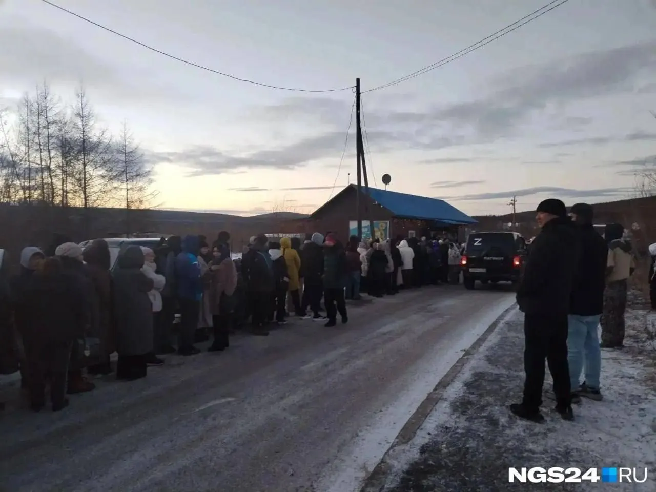 Из-за низкой воды в реке Нижняя Тунгуска и ранних заморозков поставки снижаются; самолеты доставляют товары с перебоями, что ведет к росту цен на продукты.